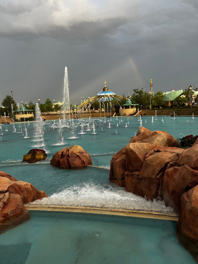 Universal Epic Universe a Orlando dopo una giornata di pioggia