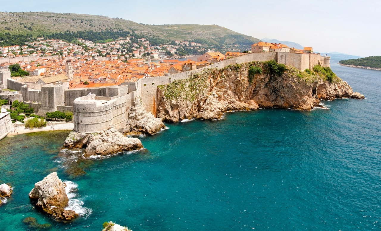 Veduta aerea delle mura intorno alla Città Vecchia di Dubrovnik