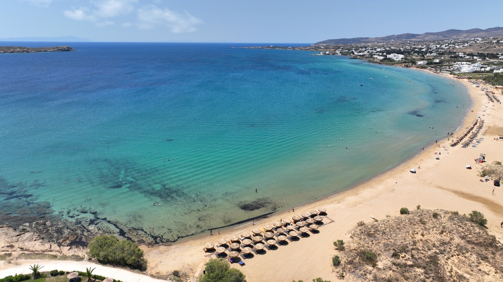 Veduta aerea di Chrissi Akti, conosciuta anche come Golden Beach, a Paros