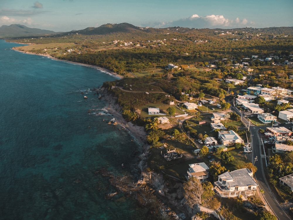 Veduta aerea di Esperanza a Vieques con il mare blu
