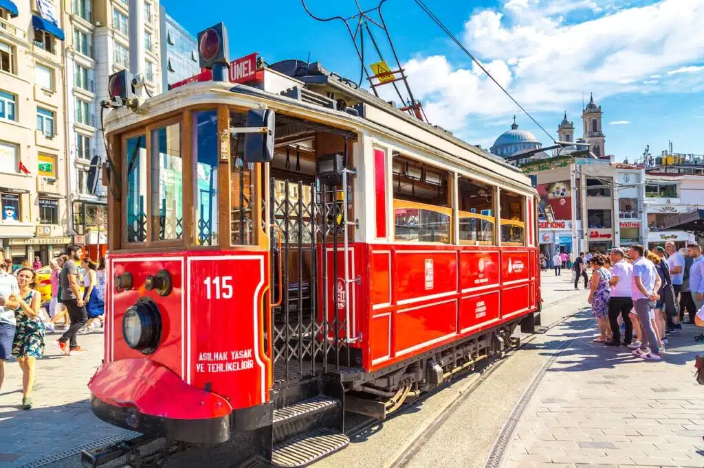 Via İstiklal Caddesi a Istanbul