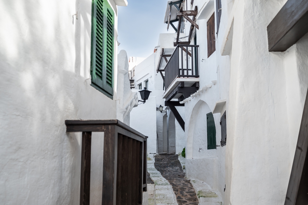 Il villaggio bianco di Binibeca Vell a Minorca