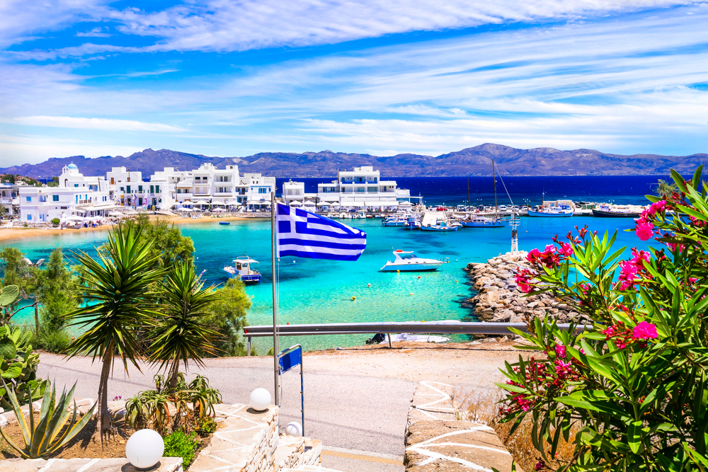 Il villaggio costiero di Piso Livadi a Paros