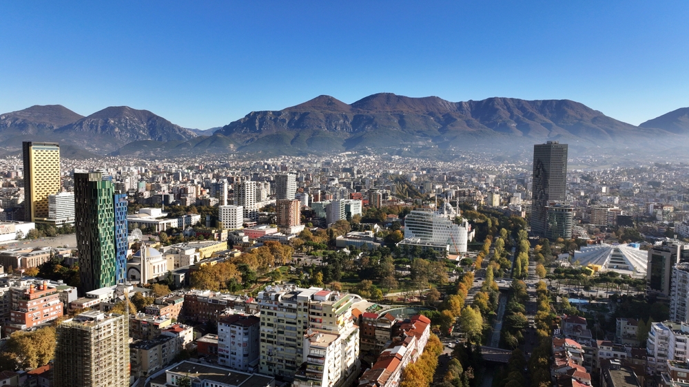 Vista aerea di piazza Skanderbeg nel centro di Tirana