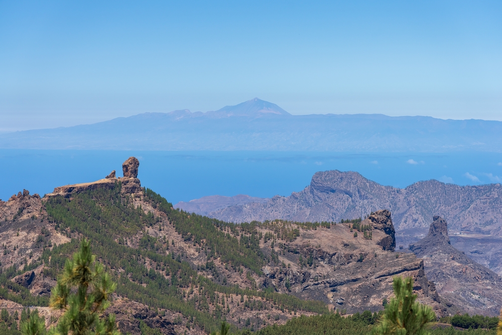 Vista dal Pico de las Nieves sulle montagne verso il Roque Nublo a Gran Canaria