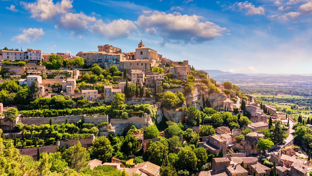 Vista del piccolo paese di Gordes in Provenza