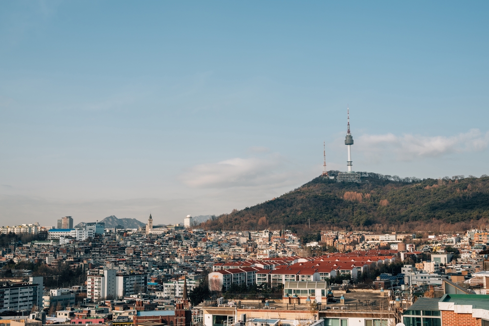 Vista su Itaewon con la N Seoul Tower sullo sfondo
